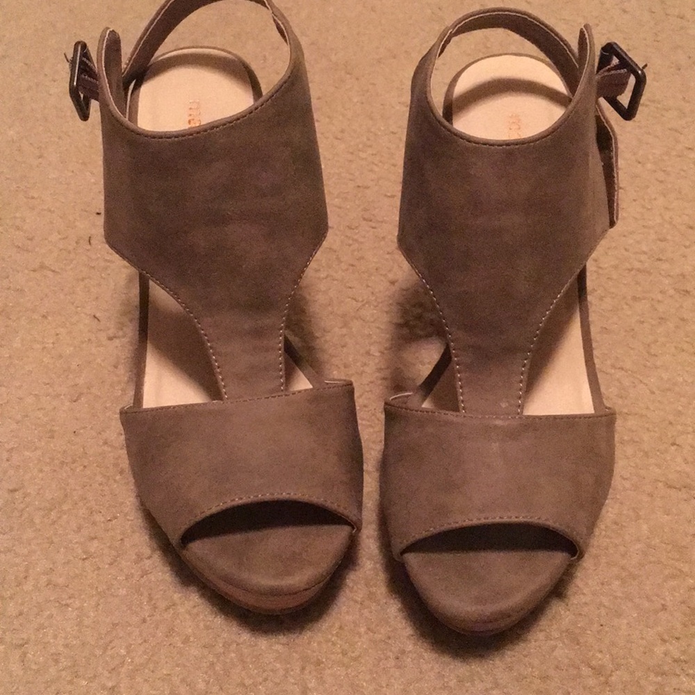 Taupe Wedge